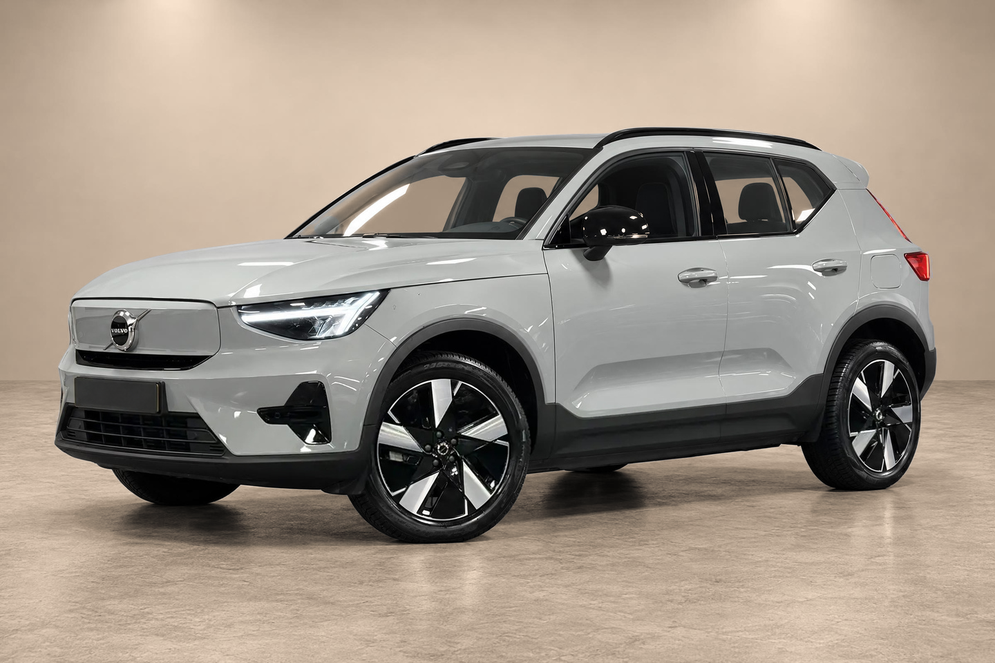 Volvo in de luxe studio